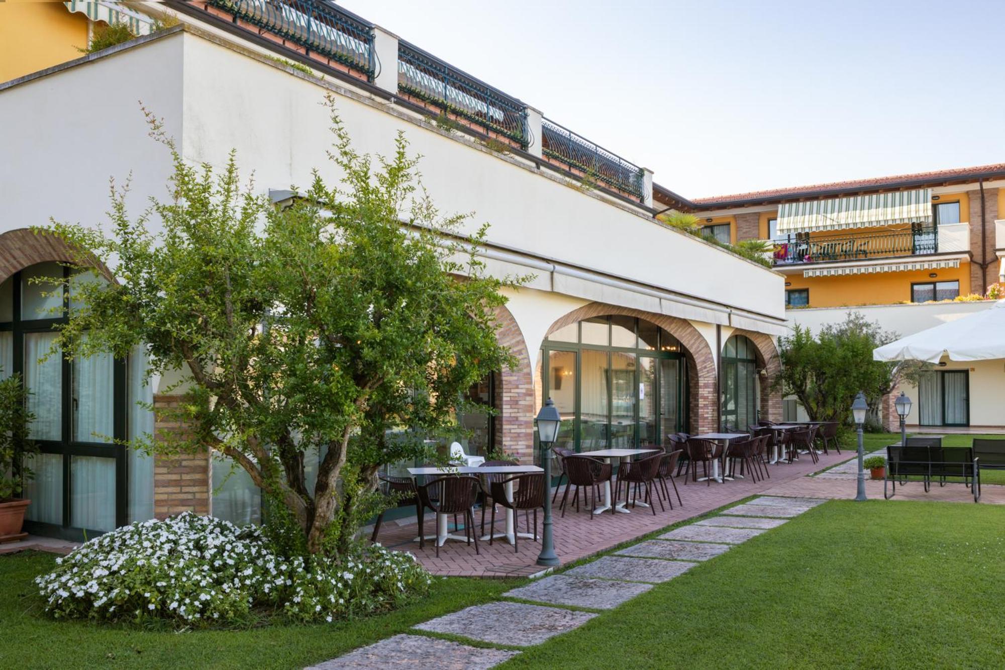 Le Terrazze Sul Lago Hotel & Residence Padenghe sul Garda Exterior foto