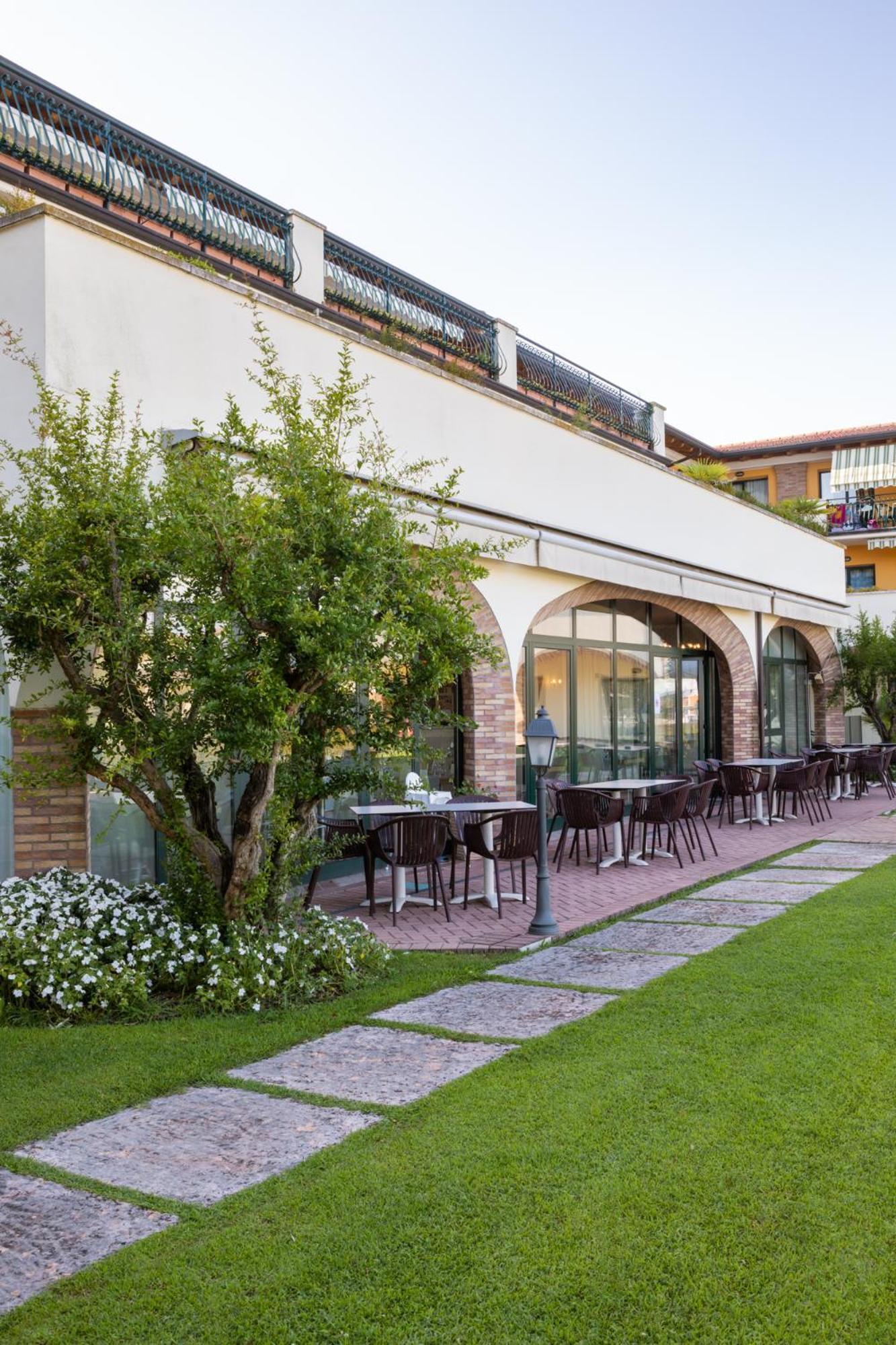 Le Terrazze Sul Lago Hotel & Residence Padenghe sul Garda Exterior foto